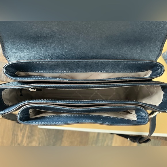 Michalel Kors Model Number 35S1SXOM2B / ROSE MESSENGER - Picture 12 of 15